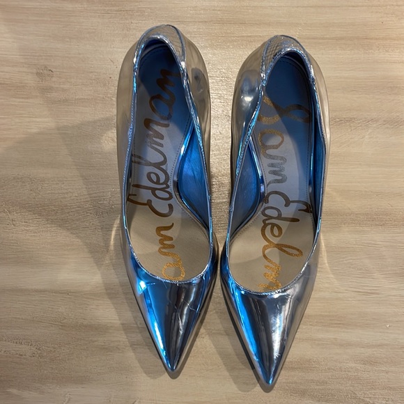 Silver Pumps - Picture 9 of 9